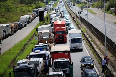 Caminhoneiros devem fazer autodeclara��o at� esta segunda