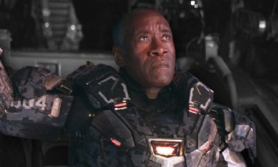 Astro da Marvel acusa policiais de racismo ap�s ter arma apontada para cabe�a
