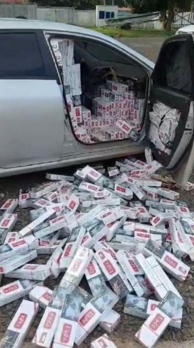 ​Pol�cia Militar e PRF apreendem carga com mais de 2,1 mil pacotes de cigarro na MT-100
