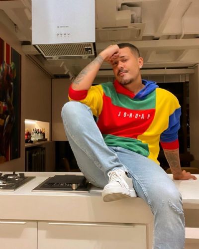 Carlinhos Maia abre apartamento de 200 m� em Macei�