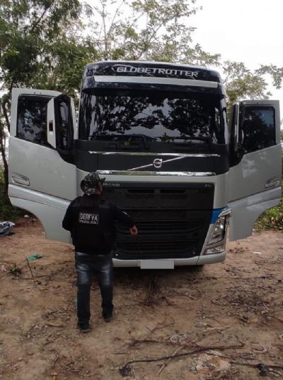 Pol�cia recupera carreta avaliada em R$ 1 milh�o
