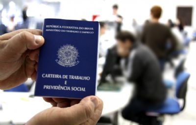 Cresce trabalho com carteira assinada no 2� trimestre, aponta IBGE