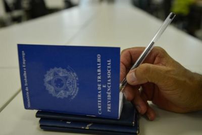 Taxa de desemprego no pa�s se mant�m em 13,3%, diz IBGE
