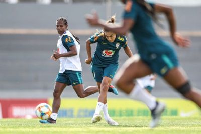 Sele��o feminina treina completa para a Copa do Mundo na Fran�a