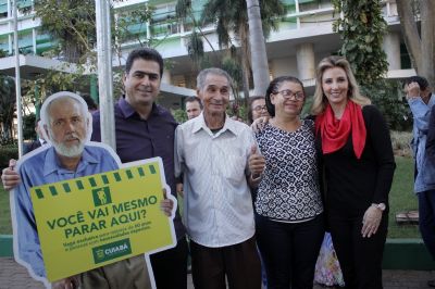 Prefeito lan�a placa totem para estacionamento exclusivo