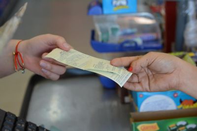 Comiss�o aprova projeto que libera cr�dito para quem pedir nota fiscal