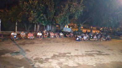PM encerra festa e leva mais de 250 para delegacia de VG em �nibus