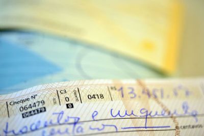 Banco Central limita juros do cheque especial e cria tarifa