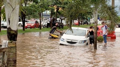 ​Defesa Civil faz alerta sobre chuvas intensas em Cuiab�