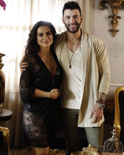 Cleo Pires aparece de lingerie ao lado de Gusttavo Lima em grava��o de clipe