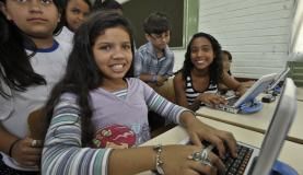 Mais de 70% dos alunos do ensino m�dio usam celular nas atividades escolares