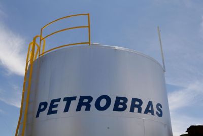 ​Petrobras reajusta gasolina em 2,8% nas refinarias