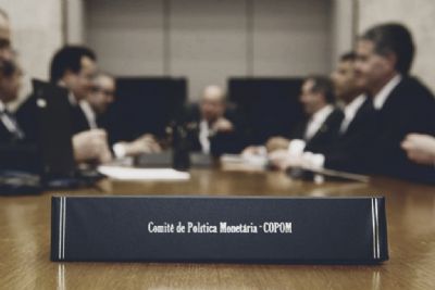 Mercado prev� queda dos juros hoje para 2,25%