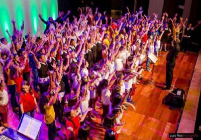Coral salva vidas de jovens no Mato Grosso com m�sica