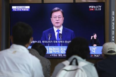 Seul fecha clubes e bares ap�s uma explos�o de novos casos na Coreia do Sul