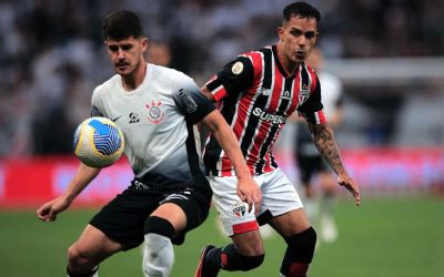 ​Corinthians e S�o Paulo empatam em cl�ssico com quatro gols