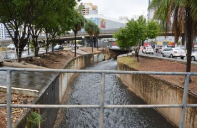 Semob interdita C�rrego do Barbado para in�cio das obras no viaduto da UFMT