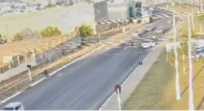 Crian�as tentam atravessar avenida e s�o atropeladas por carro em Campo Verde