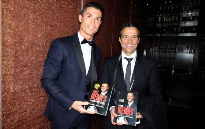 Real d� aval a Jorge Mendes para negociar Cristiano Ronaldo, diz jornal portugu�s