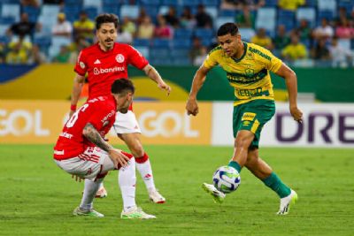 ​Cuiab� joga mal e perde de 2�0 para o Internacional