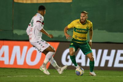 ​Cuiab� vence a Portuguesa-RJ nos p�naltis