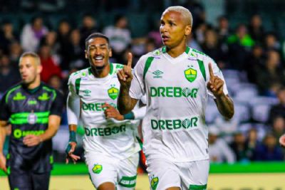 ​Cuiab� vence o Coritiba por 3�0 e se distancia do Z4