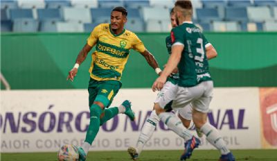​Cuiab� vence o Luverdense por 4�3