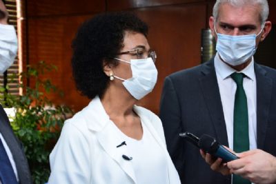 Ozenira diz que ataques vieram nas redes sociais e estuda registrar boletim de ocorr�ncia