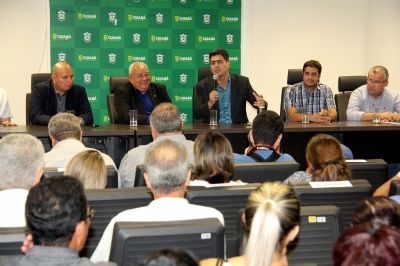 Prefeito empossa novo secret�rio de Habita��o e Regulariza��o Fundi�ria com meta de entregar 5 mil t�tulos por ano