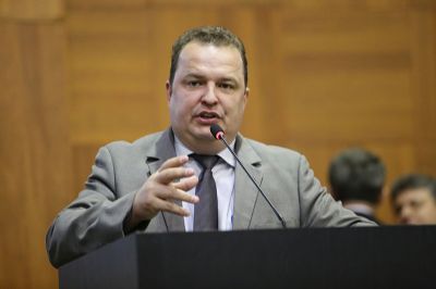 Projeto da energia solar � retirado de pauta e deputados d�o �voto de confian�a� ao governador