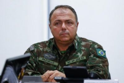 Bolsonaro decide efetivar Pazuello como ministro da Sa�de