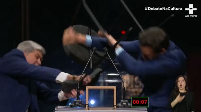 Pablo Mar�al � agredido por Datena durante debate na Cultura