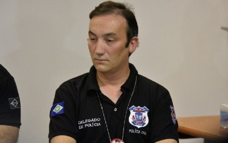 ​Hilux de delegado da Pol�cia Civil � roubada em Cuiab�