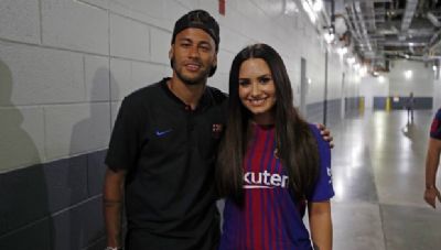 Ap�s elogio de Neymar, Demi Lovato vai ao jogo do Barcelona nos EUA