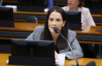 Deputada � entubada novamente e passa por outra cirurgia em SP