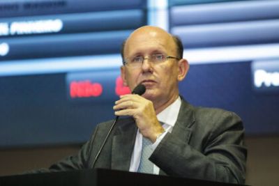 Vereadores que votaram a favor de cassa��o em Chapada s�o expulsos do PSDB
