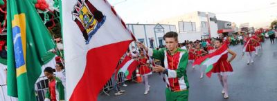 V�rzea Grande comemora seus 152 anos com desfile c�vico e militar