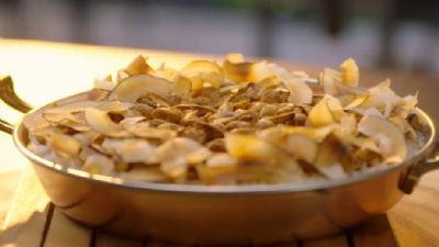Arroz doce com amendoim caramelizado