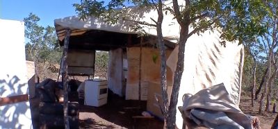 Fam�lias s�o retiradas de fazenda do ex-ministro Blairo Maggi em opera��o de reintegra��o de posse