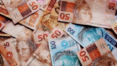 ​Sal�rio m�nimo com valor reajustado passa a ser pago a partir desta quinta