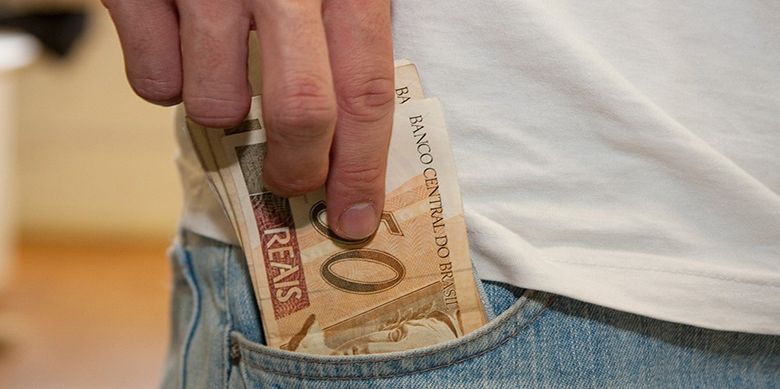 Mato-grossenses pagaram quase R$ 900 milh�es a mais em impostos neste ano