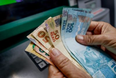 13� para aposentados e pensionistas do INSS come�a a ser pago em maio