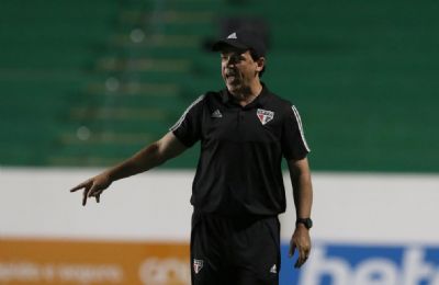 Diniz comemora lideran�a do S�o Paulo, mas mant�m p�s no ch�o