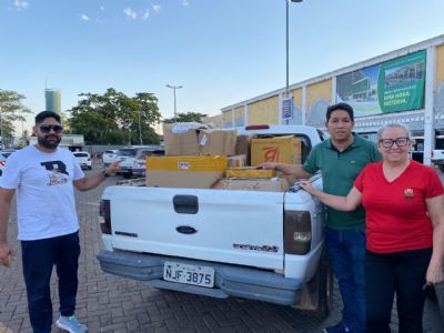 ​Shopping Popular faz doa��o de capinhas de celular para a APAE de Cuiab�