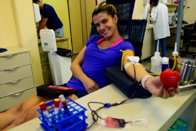 Doadores volunt�rios de sangue ganham camiseta da campanha �Os �ltimos�