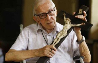 Bispo Dom Pedro Casald�liga est� internado em estado grave com problemas respirat�rios