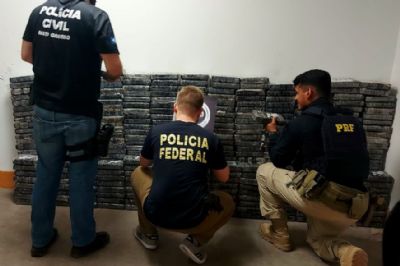 ​Pol�cia apreende uma tonelada de coca�na pura em cidades de MT