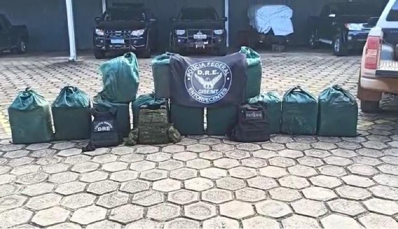 Opera��o apreende 384 kg de coca�na em pista de pouso