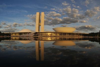​C�mara recorre da suspens�o de aux�lio-mudan�a para reeleitos