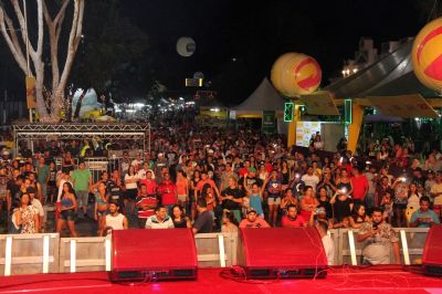 Orla do Porto recebe mais de 10 mil pessoas no primeiro dia da festa de R�veillon